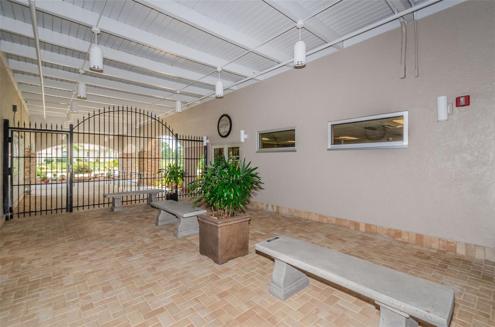 Summertree Clubhouse Courtyard