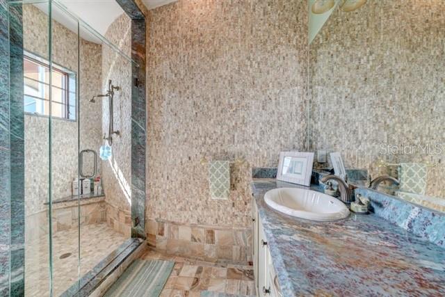 Ensuite for 1st guest room