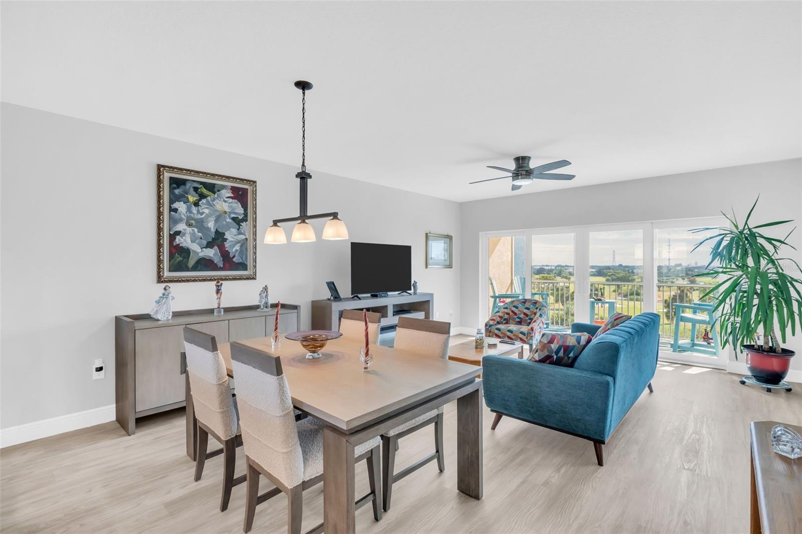 Stunning Dinning Room and Living Room