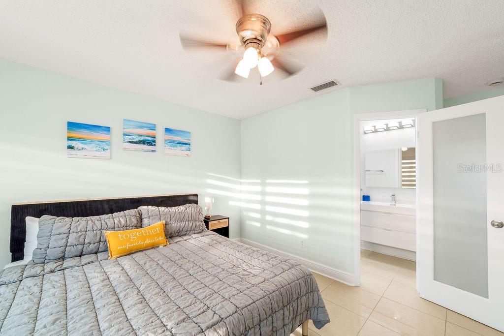 MASTER ROOM/MASTERBATH ENTRY