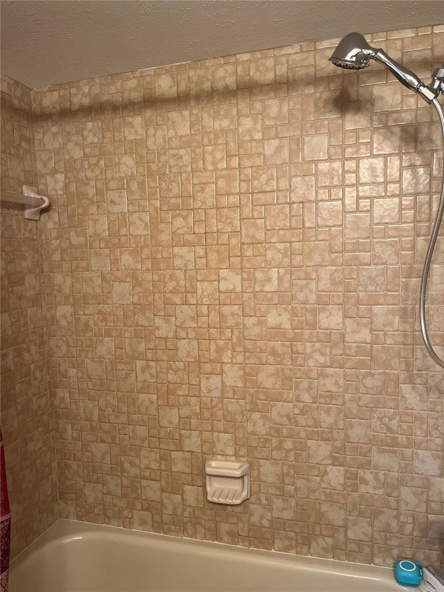 Nice tiled tub/shower in hall bath