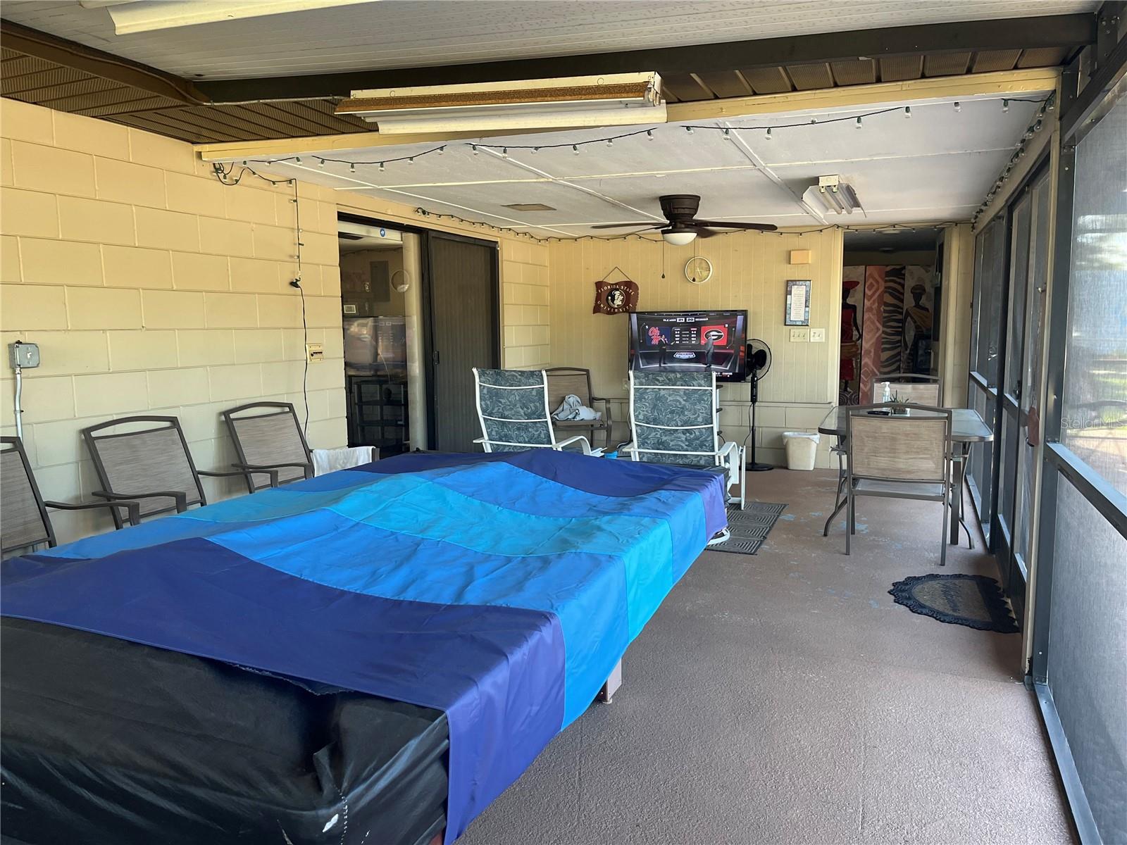 Great entertaining space including a full pool bath