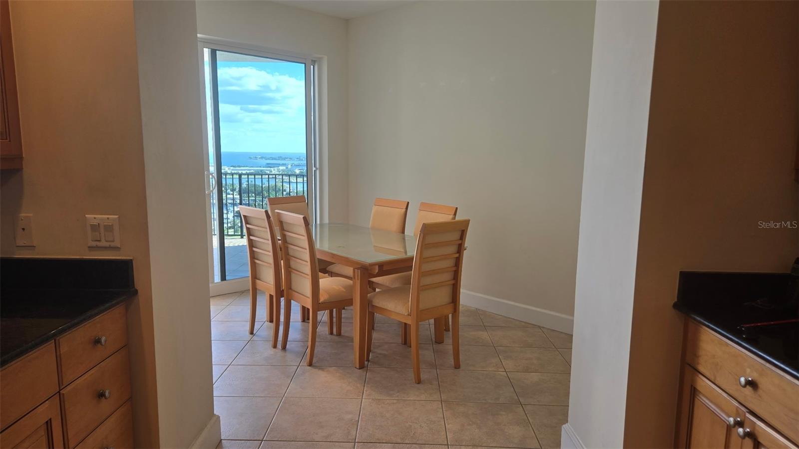 Injoy water and city views from this cozy breakfast nook