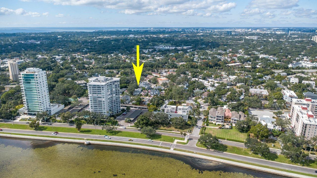 Less than 2 blocks to Bayshore