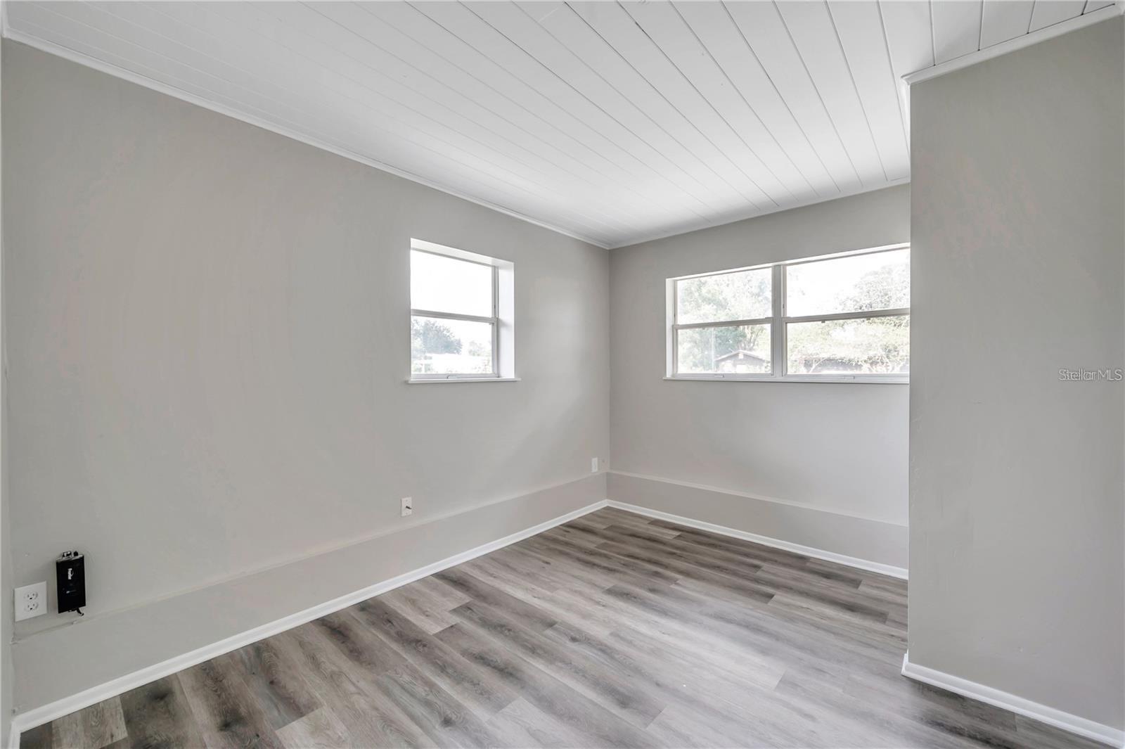 Guest Bedroom 1/office