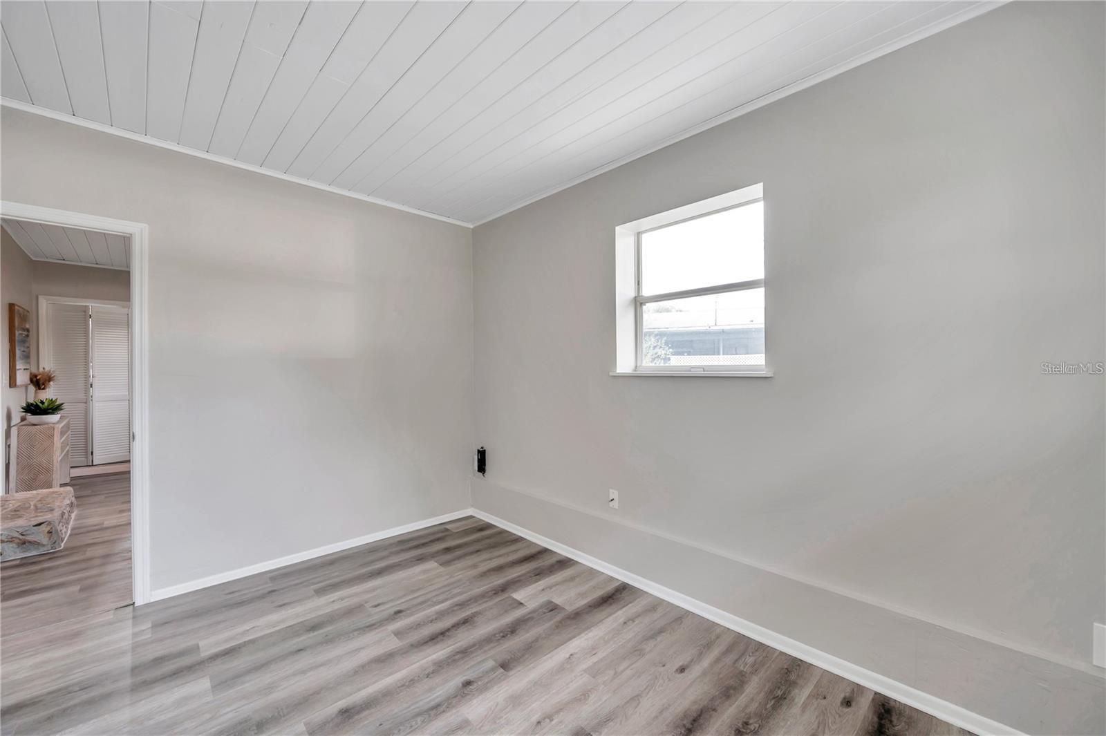 Guest Bedroom 1/office