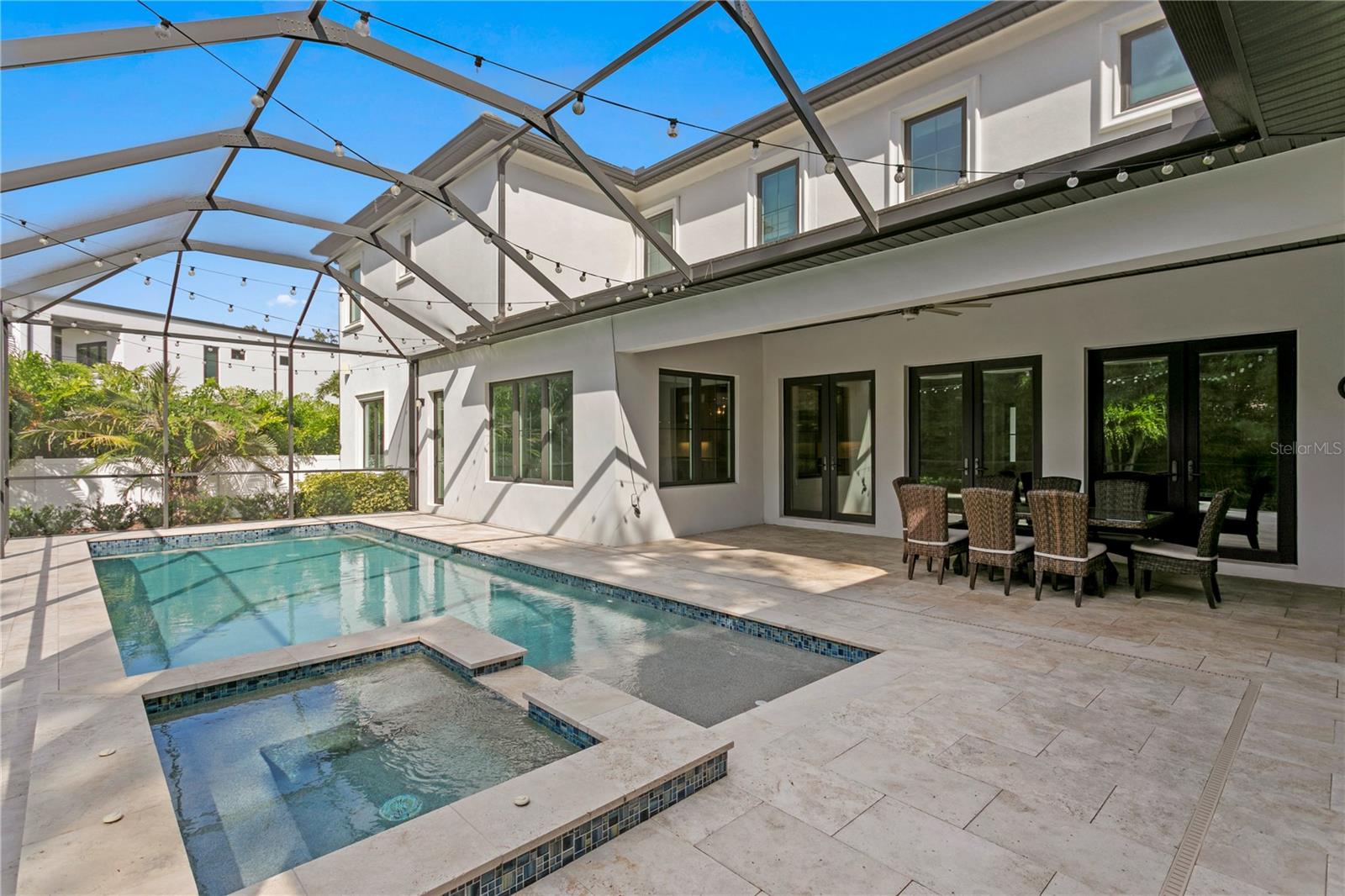 POOL & SPA WITH DINING AREA