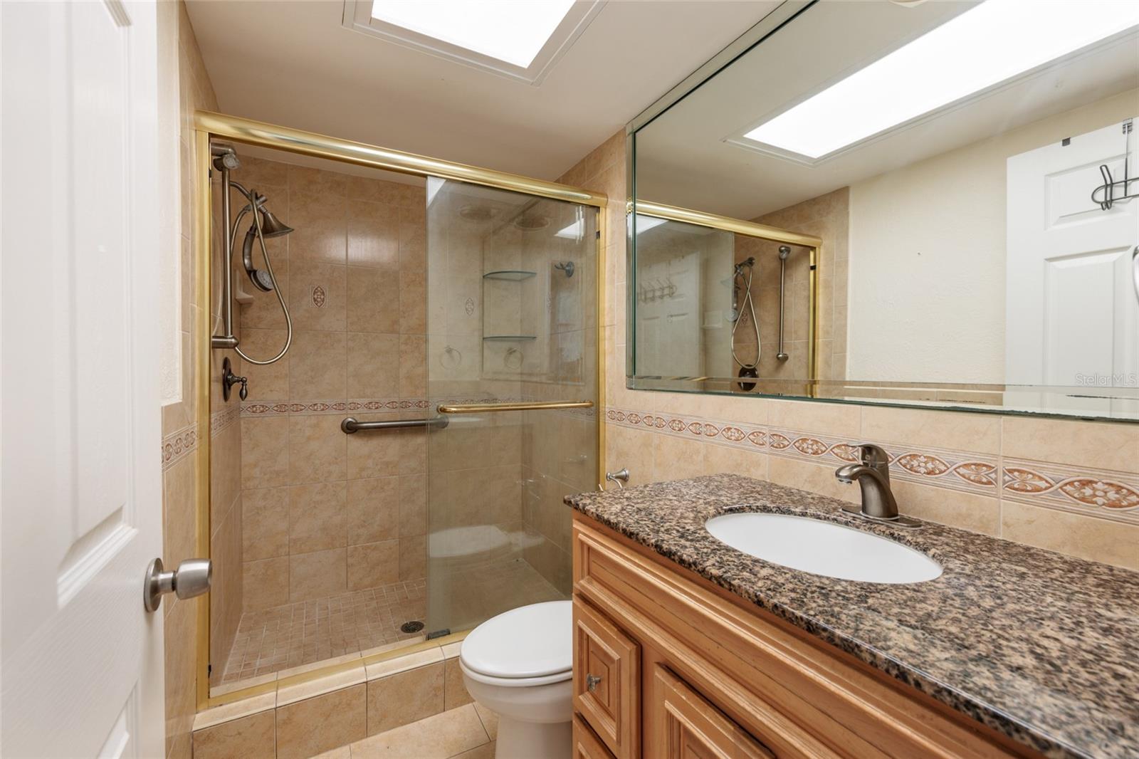 2nd (guest) bathroom w/shower.