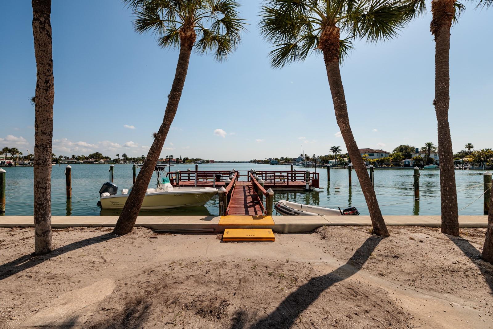 Fishing Pier w/boat slips (1st come, 1st served).