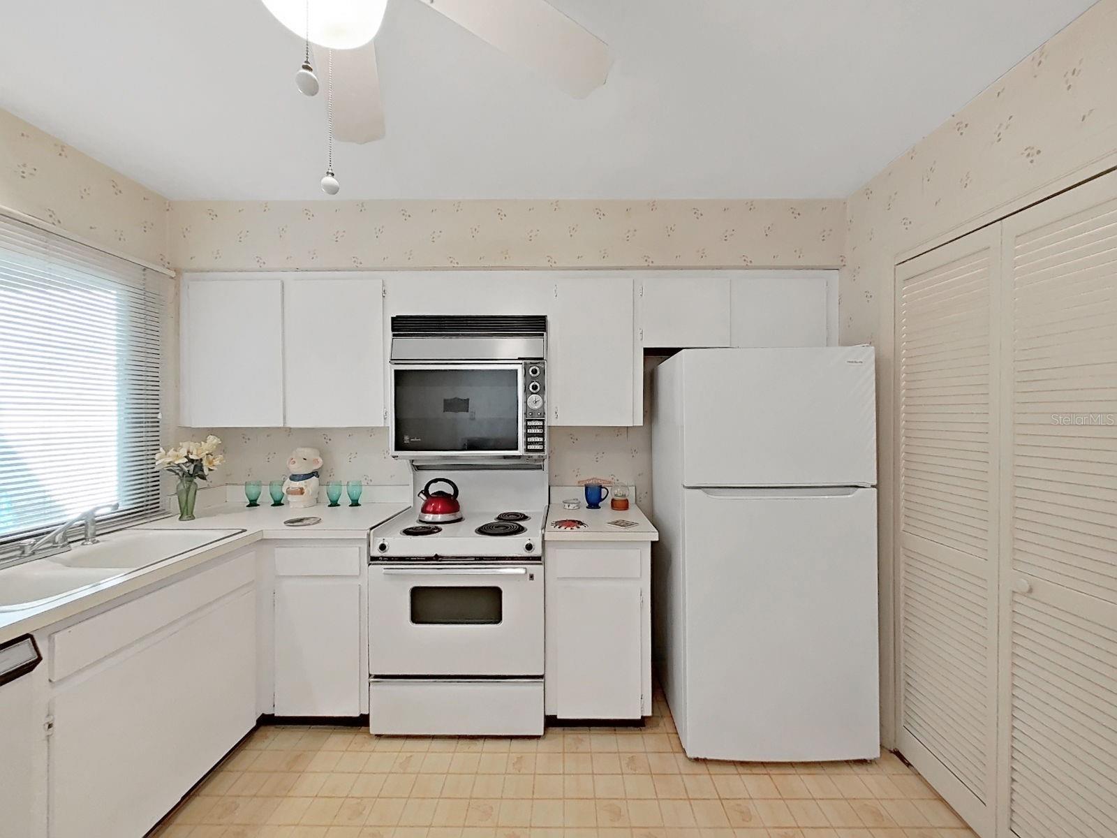 Pretty & Bright Kitchen