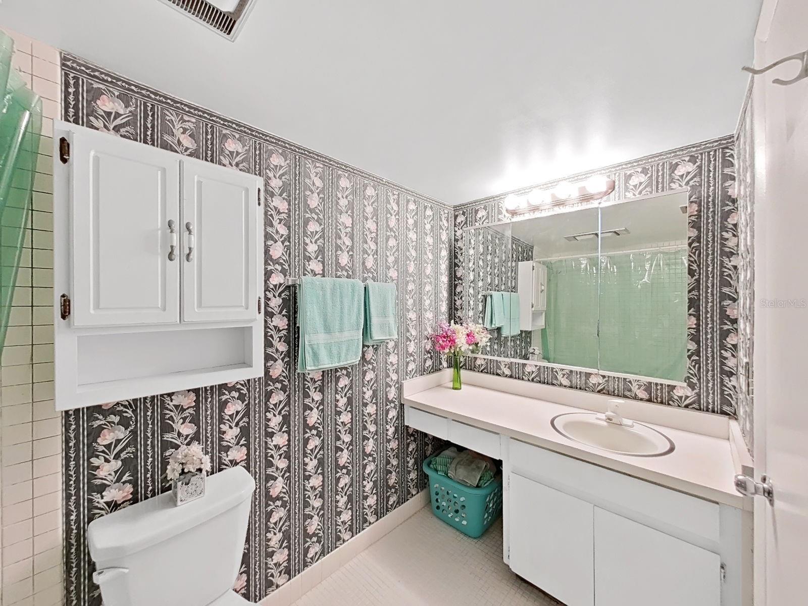 Full Counter with Storage