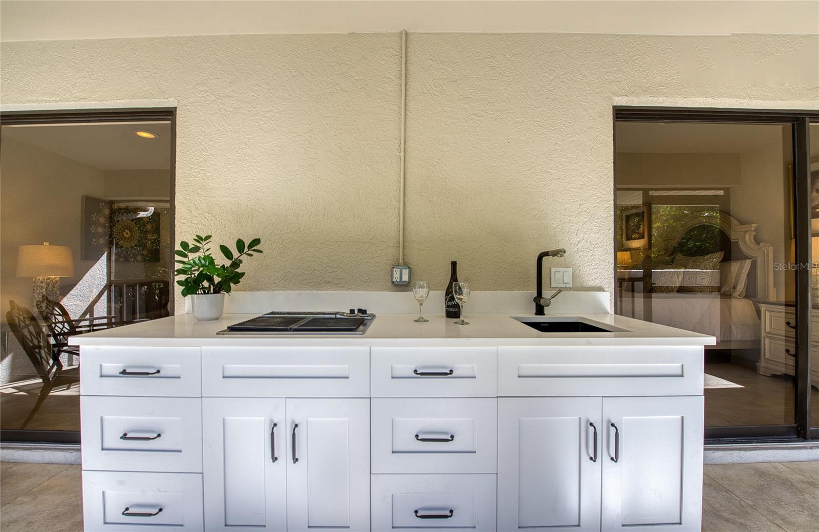 Cooktop and sink  on lanai