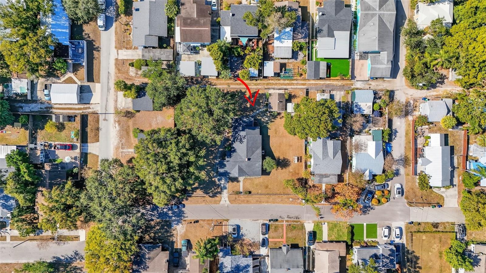 The red arrow is pointing from the back alley to the rear of the house