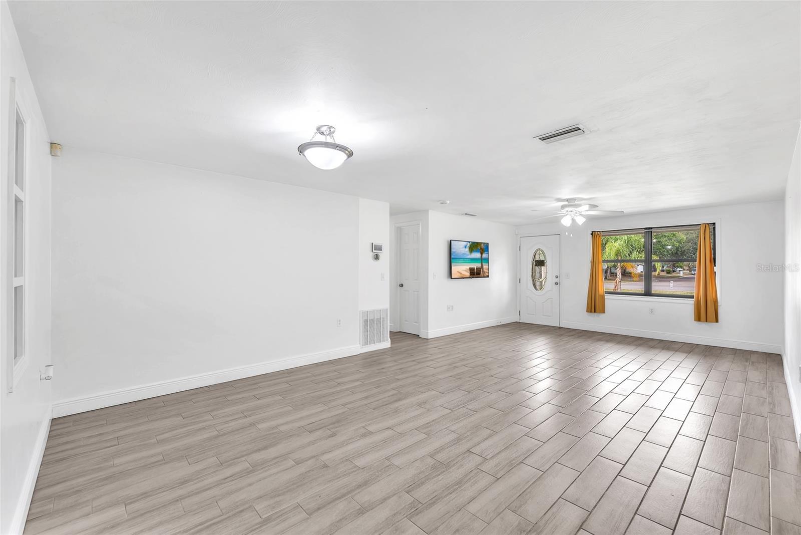 Living room/Dining room