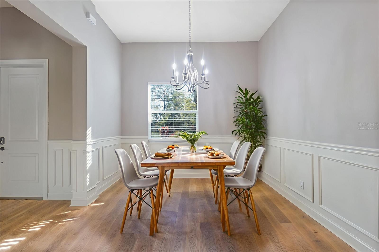 Dining (Virtually Staged)