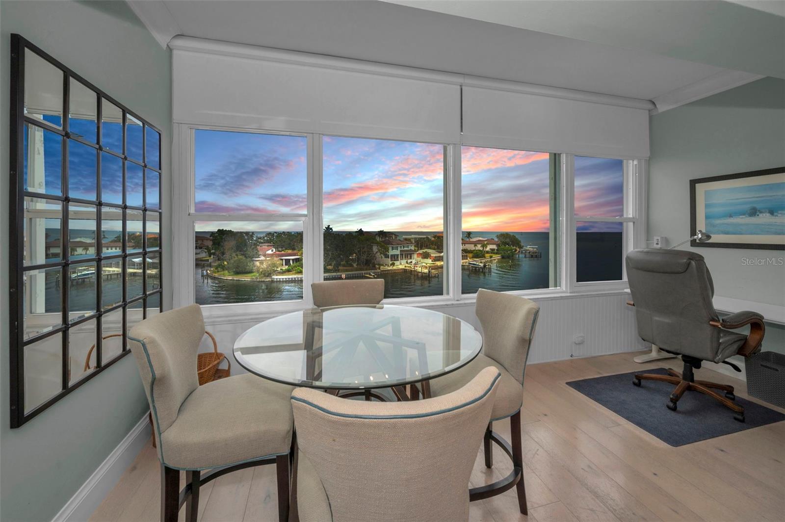 This area also has office/desk space