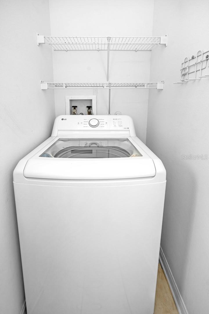 LAUNDRY CLOSET WASHER VIEW