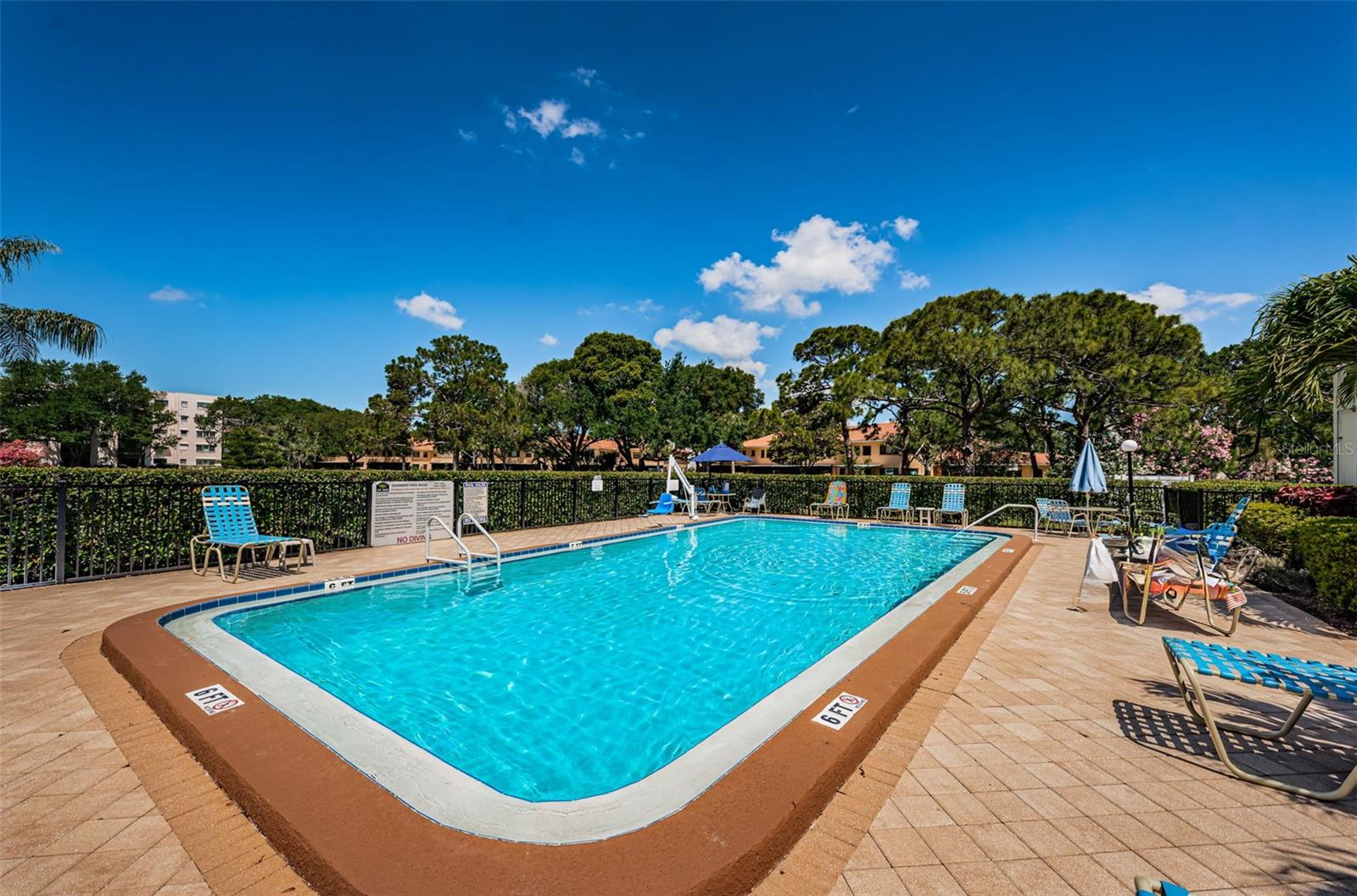 Oleander Lake Center Pool