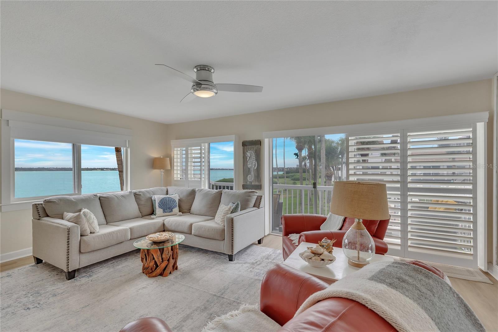Entertain in this large living space with incredible views.