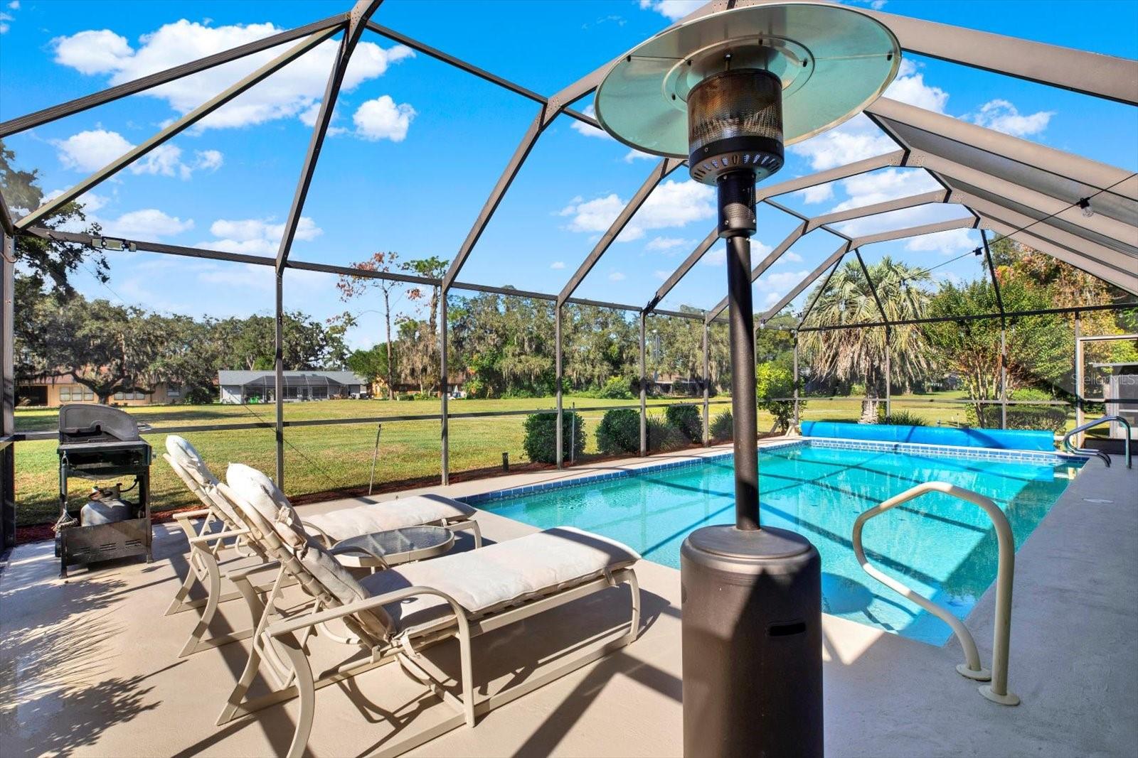 POOL WITH PORTABLE HEATER