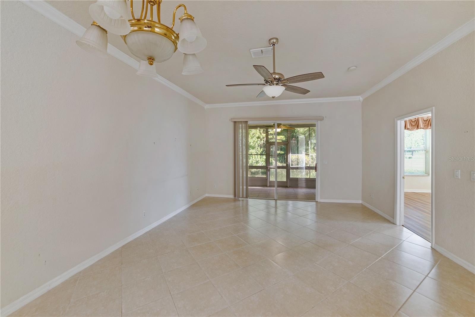 GREAT ROOM WITH SGD TO SCREENED LANAI