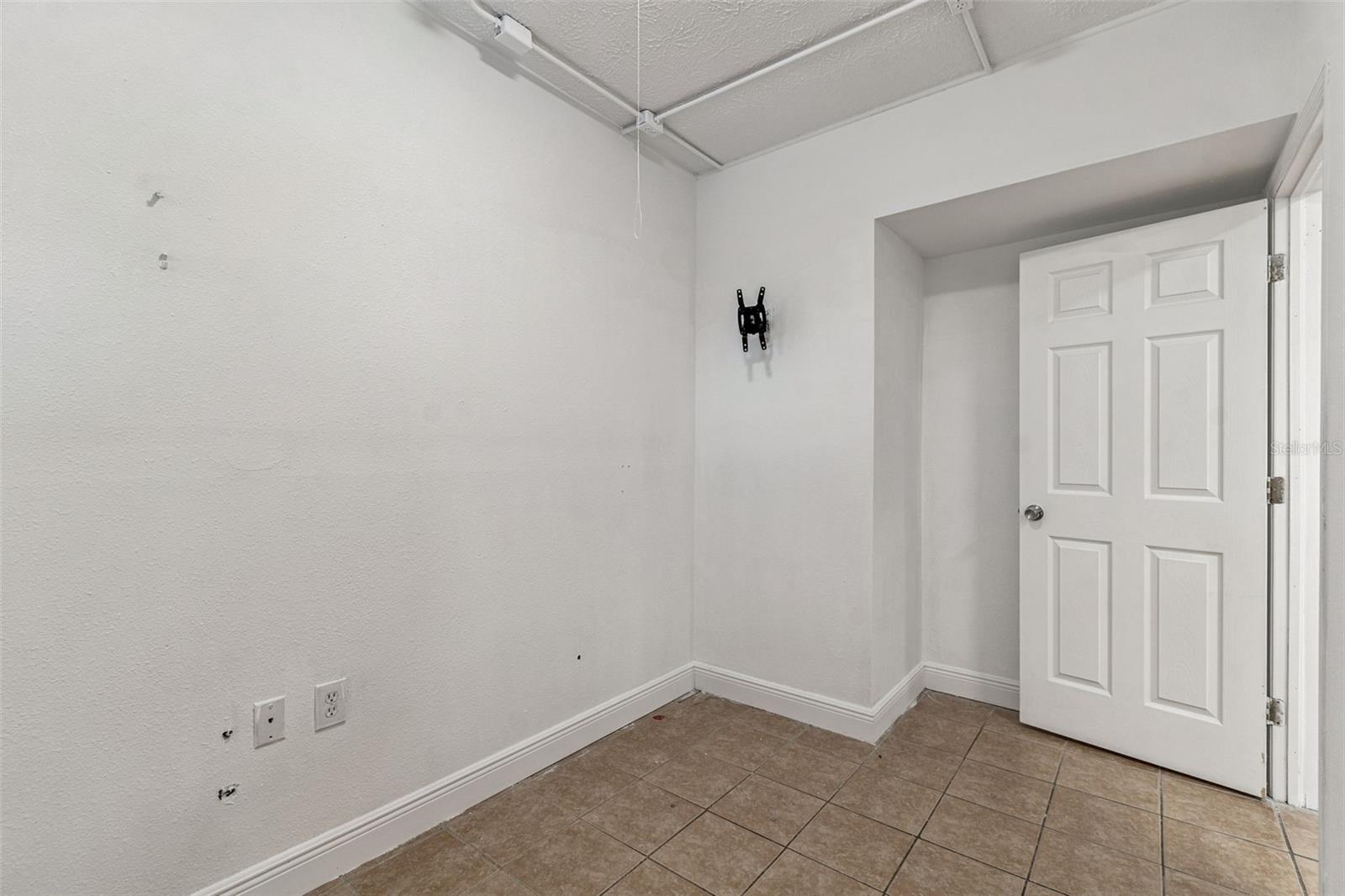 Den/Office/Other Room