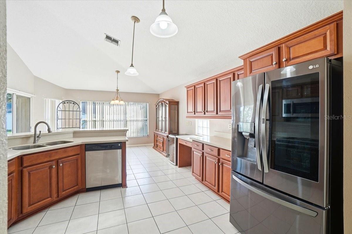Kitchen with stainlesss steel appliances