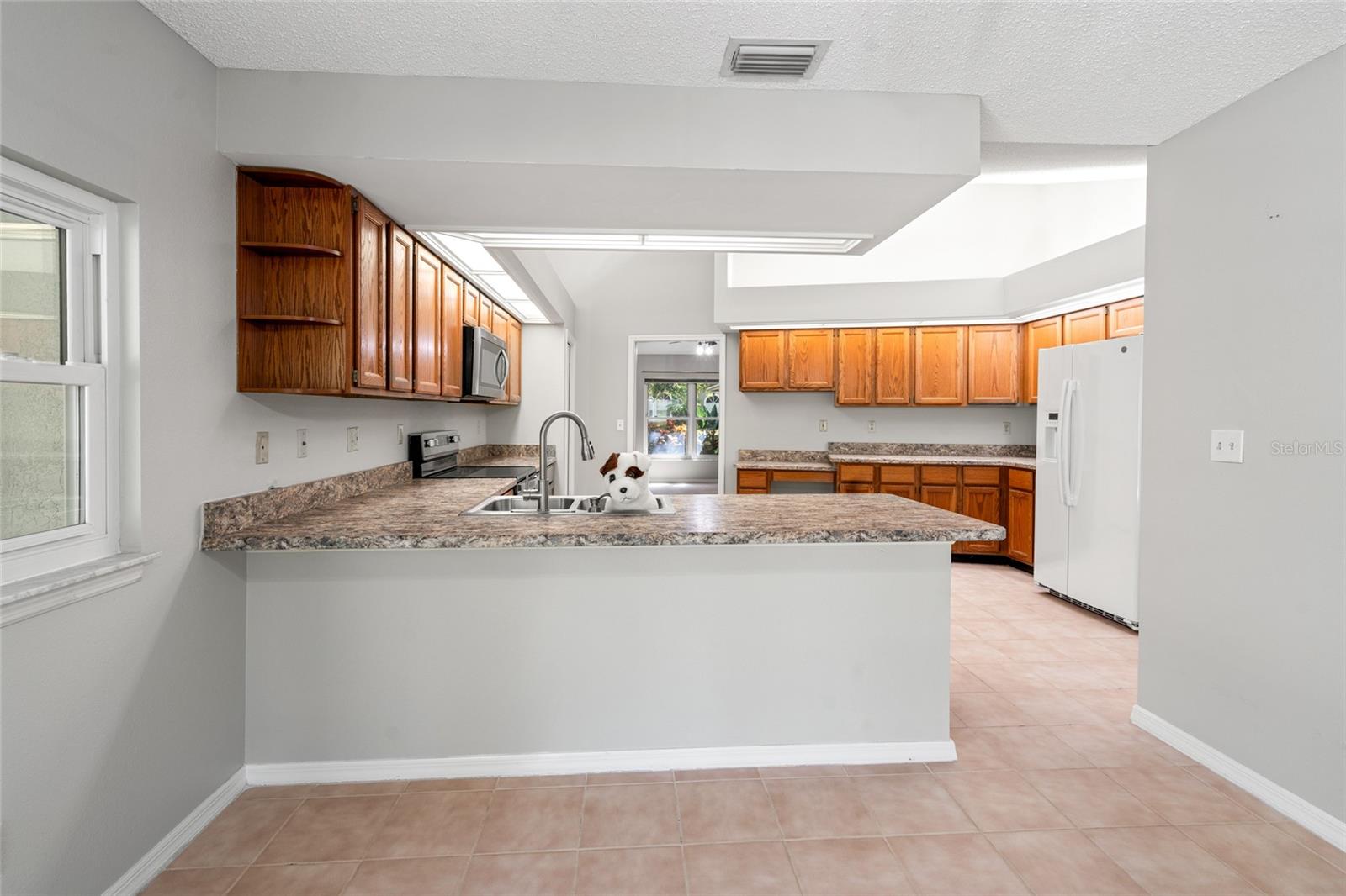 Breakfast bar and breakfast nook
