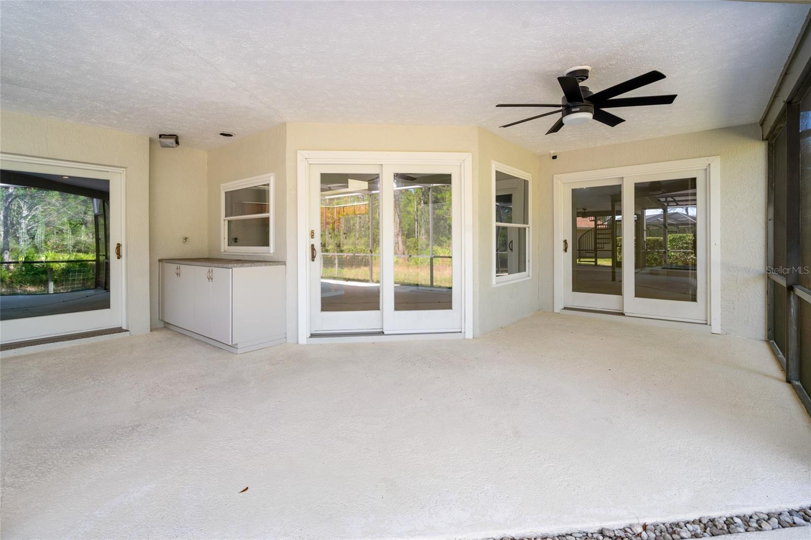 Large Lanai overlooking conservation