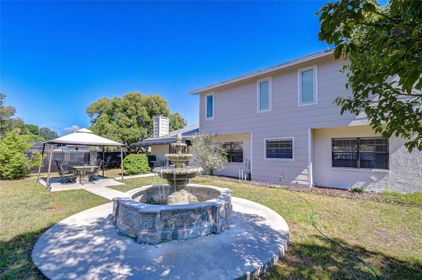 Large backyard with fountain!