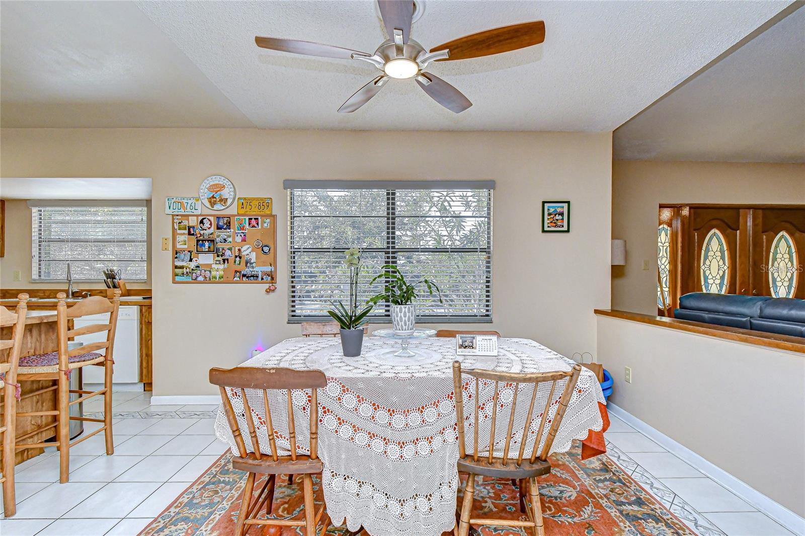 Bright breakfast nook for casual meals!