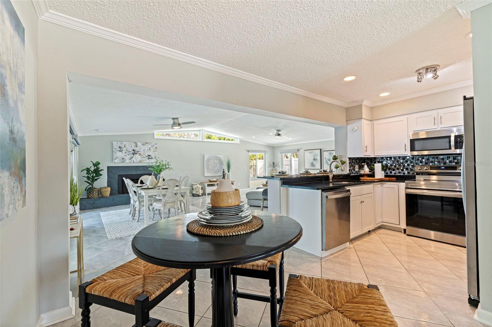 Dining area/breakfast nook off kitchen looking towards Family Room