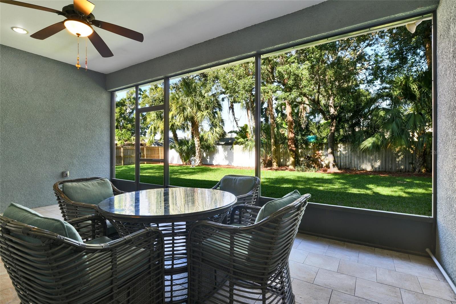 Lanai/ enclosed Porch