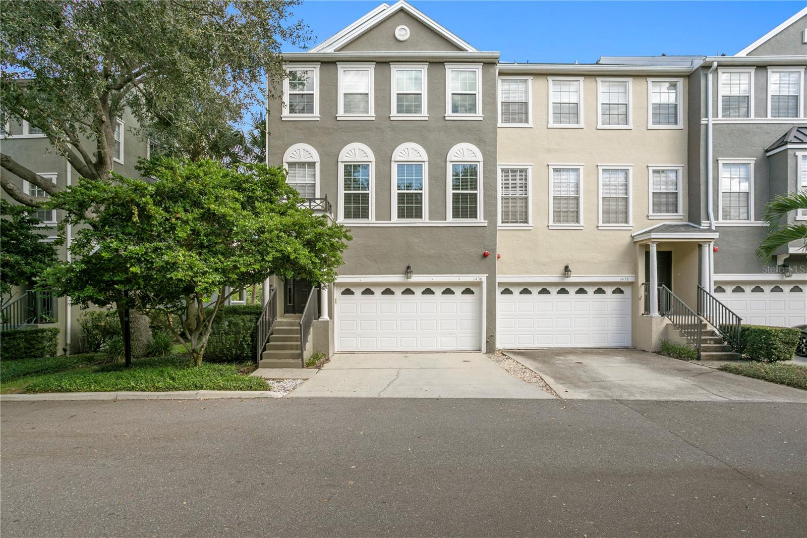 Nestled in Tampa’s most coveted waterfront enclave, this stunning Harbour Islandbrownstone blends timeless design, modern convenience, and the allure of an urbanisland oasis.