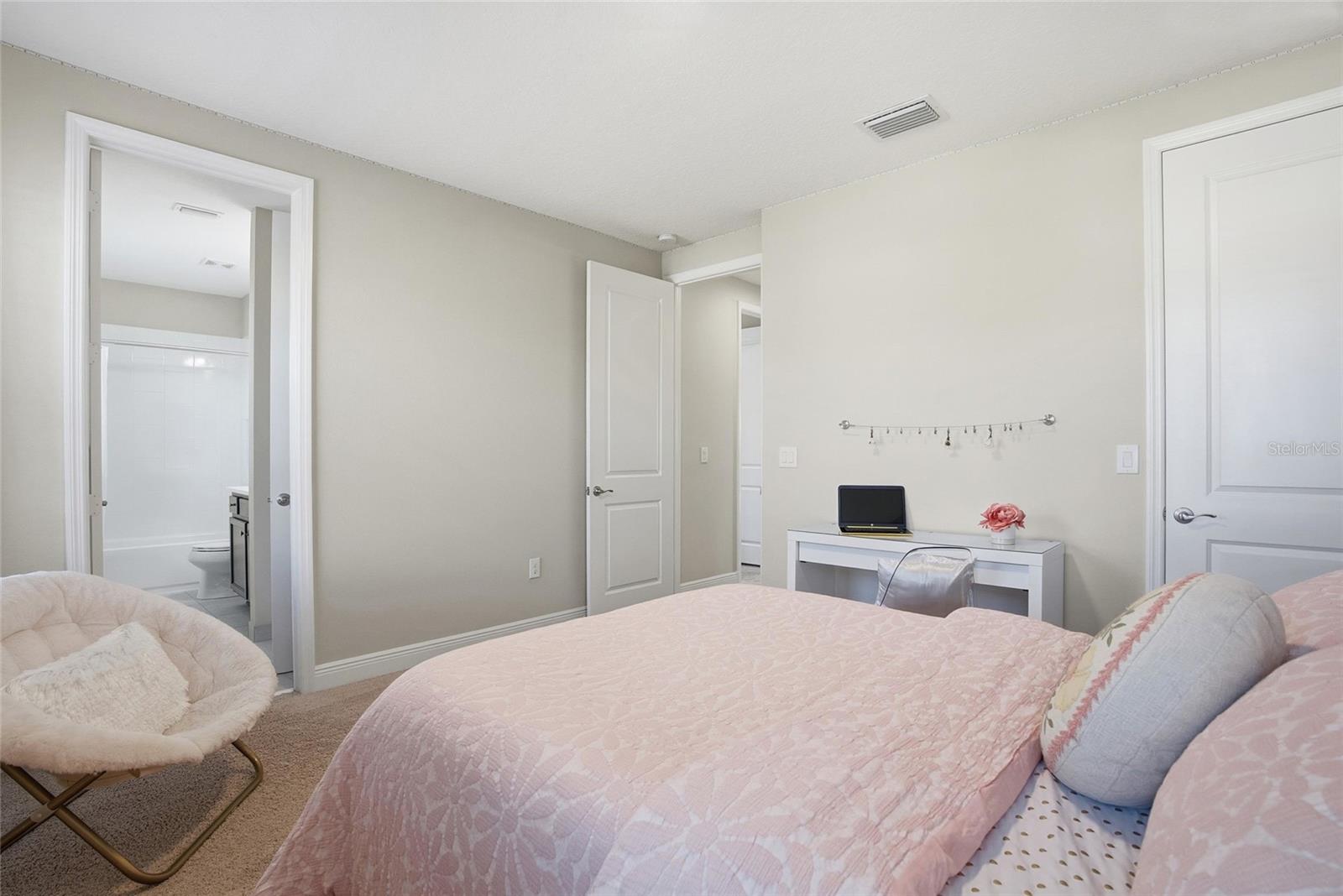 3rd Bedroom- Jack/Jill