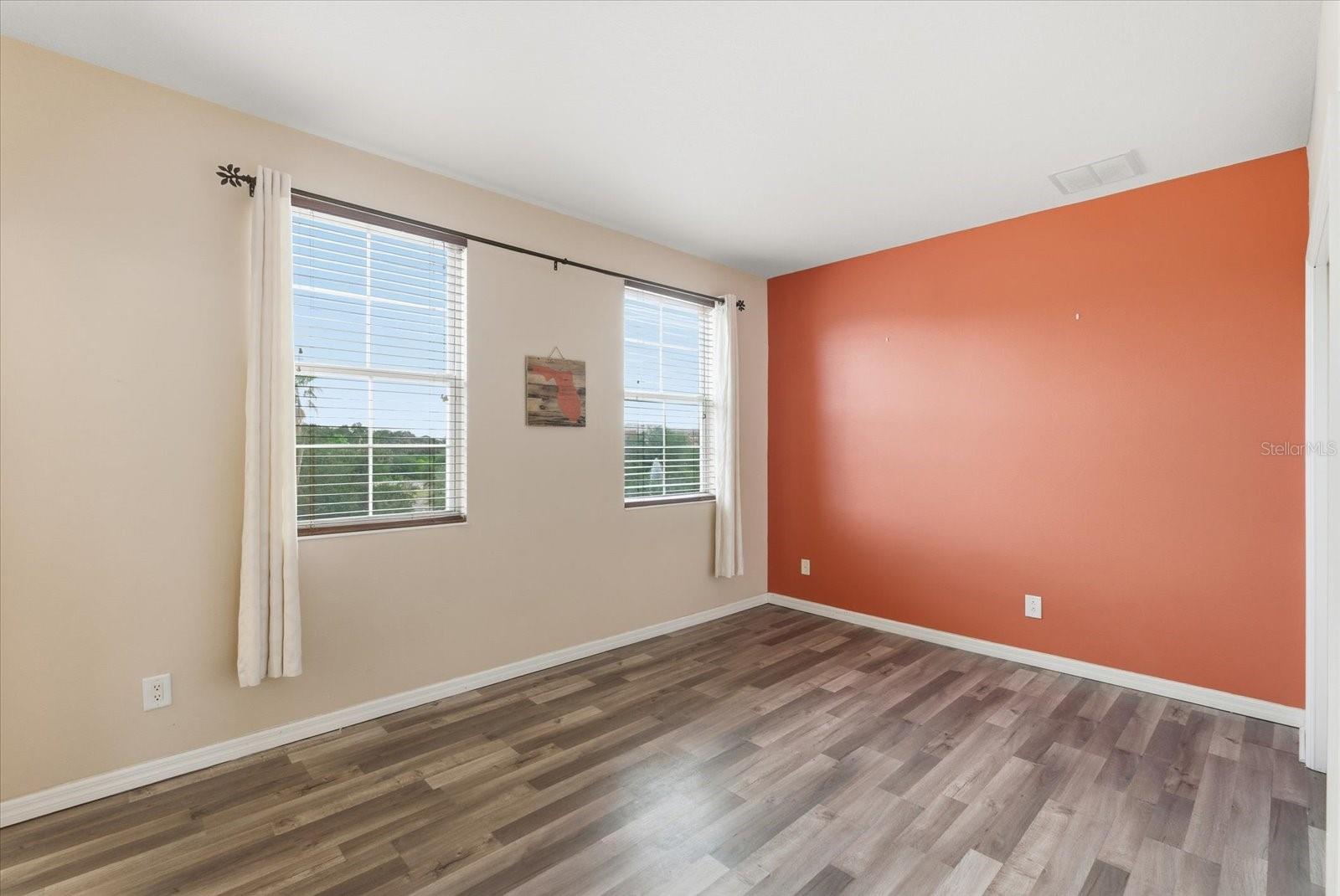 Guest Bedroom with En-Suite Bathroom
