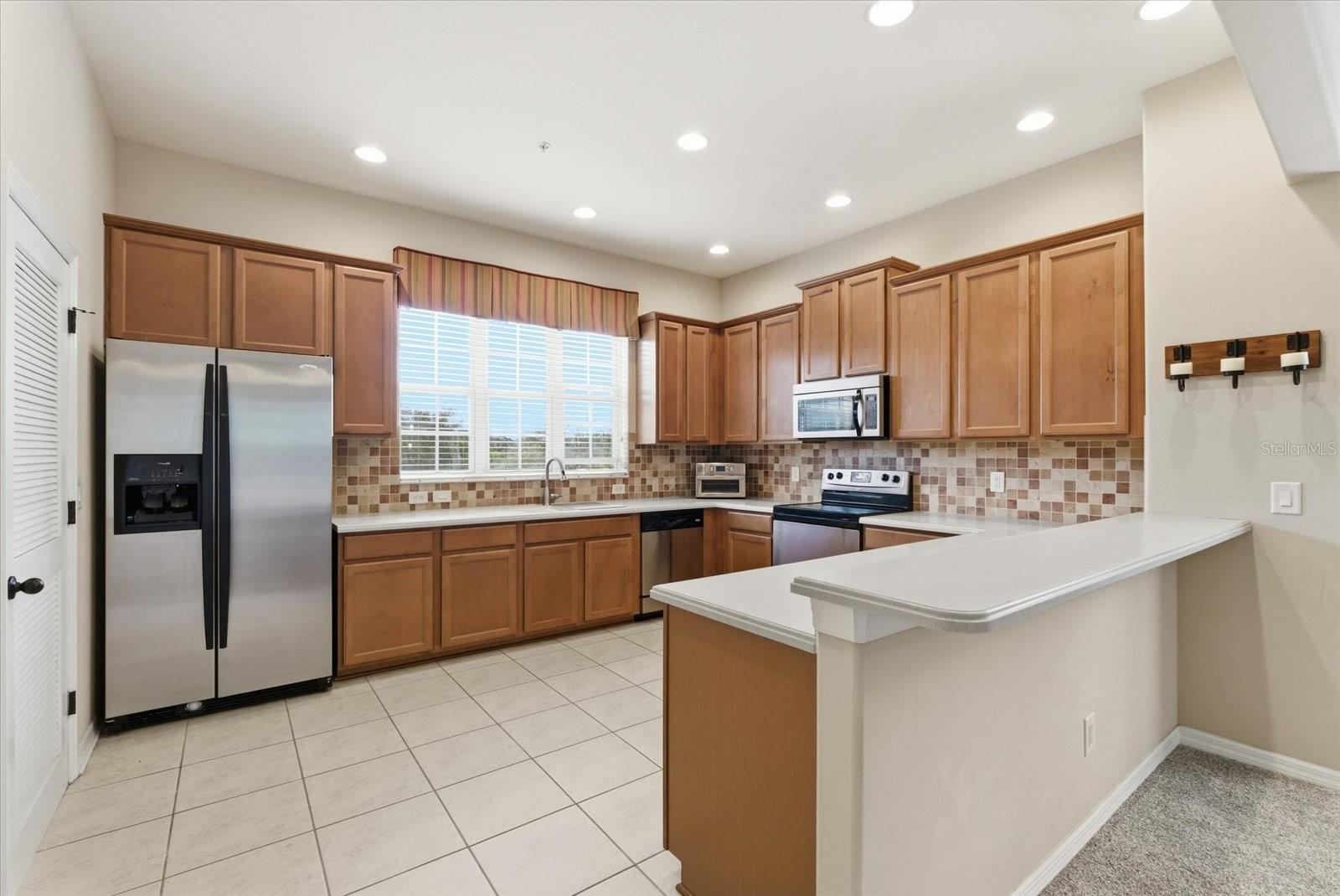Spacious kitchen with breakfast bar
