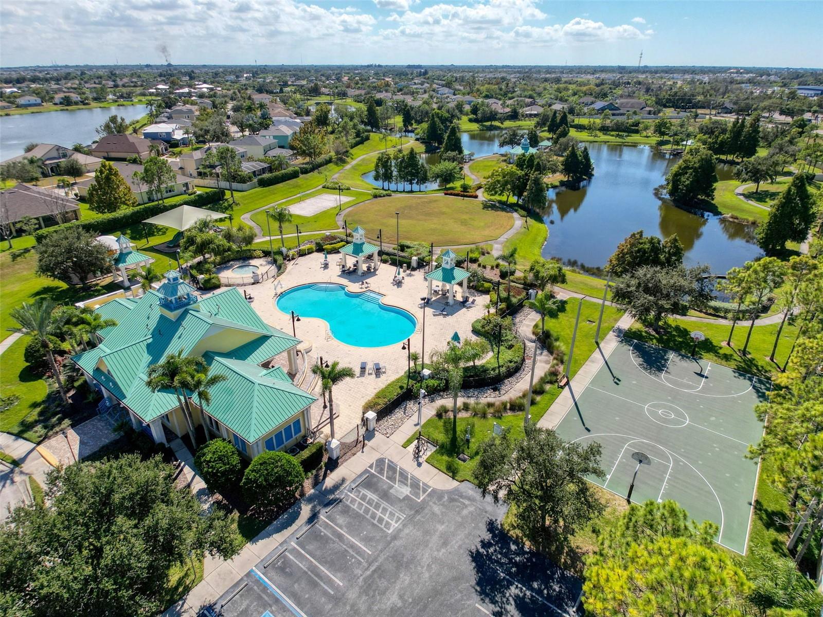 Take a look at the community amenities in an aerial view!