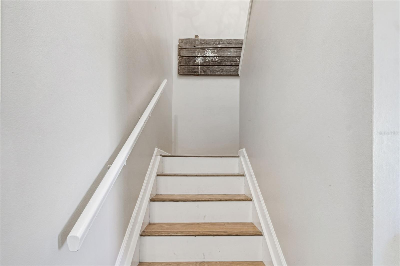 Stairs leading up to the bedrooms.
