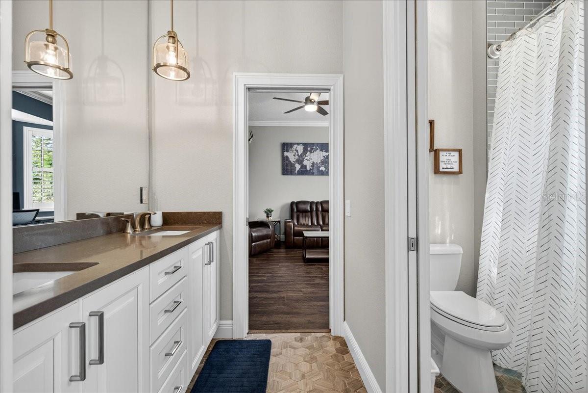 jack and jill bathroom