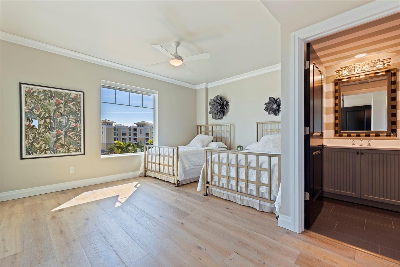 Gorgeous view of the en-suite!