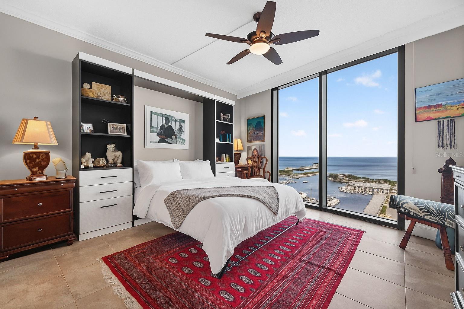 Second bedroom - Murphy bed