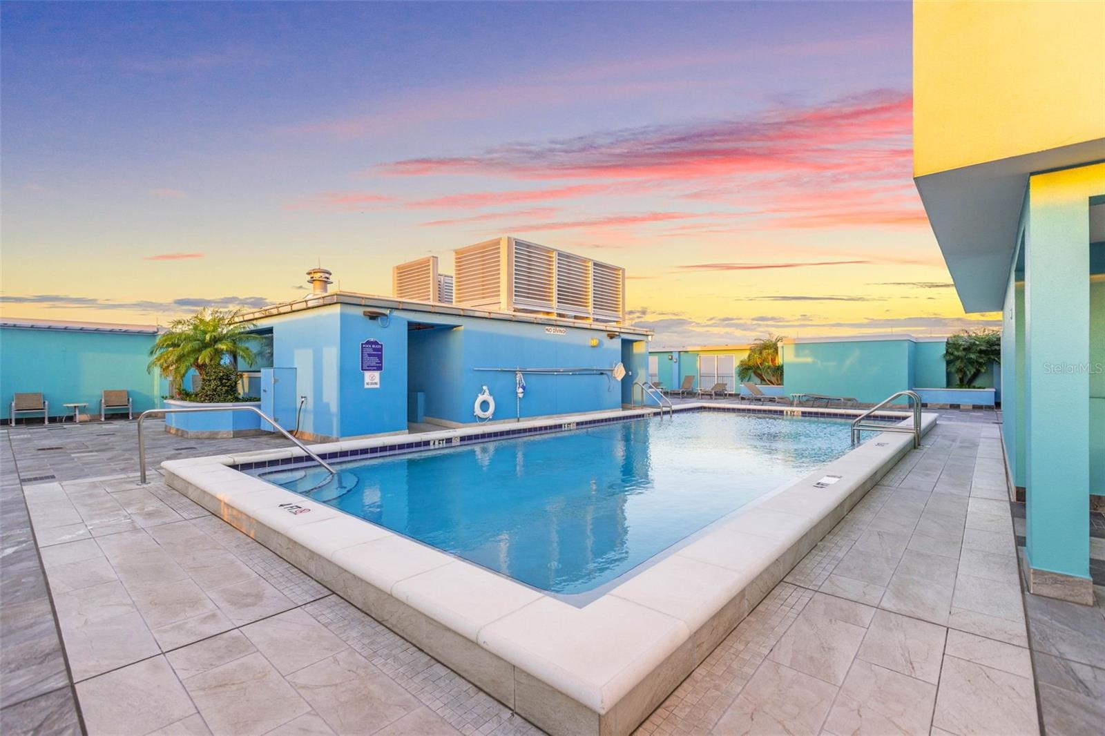 Private pool & clubhouse