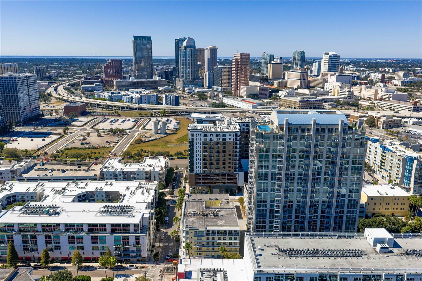 Come enjoy an exceptional urban lifestyle in the heart of Channelside, steps from restaurants, coffee shops, a dog park and immediate access to the $3 billion Water Street development; walk to concerts and hockey at Benchmark International Arena, hop the trolley to Ybor City, or stroll Tampa’s Riverwalk.