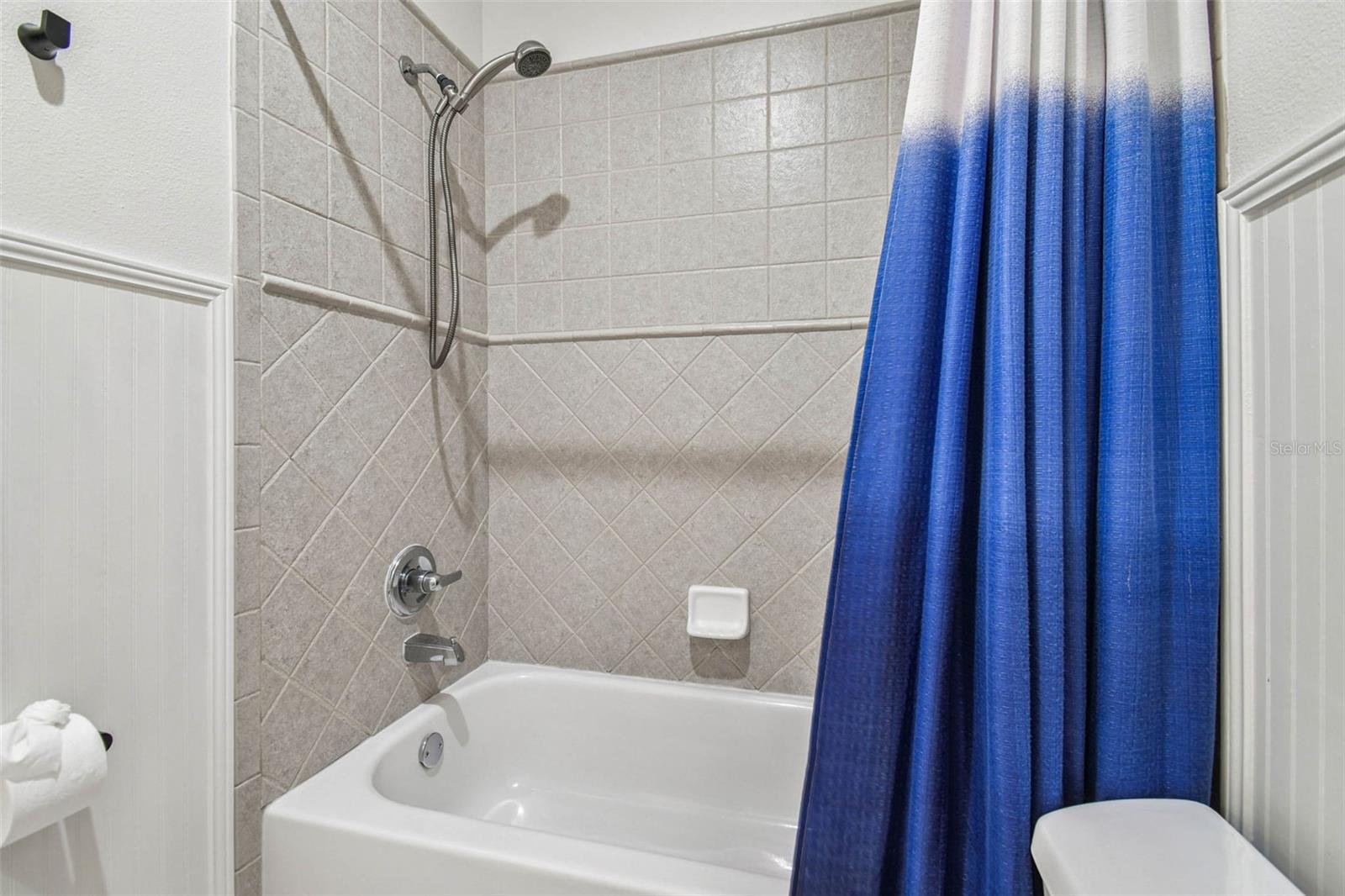 Jack & Jill Bath for Bed 3 & 4