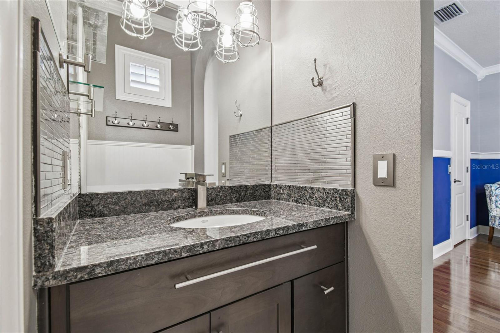 Jack & Jill Bath for Bed 3 & 4