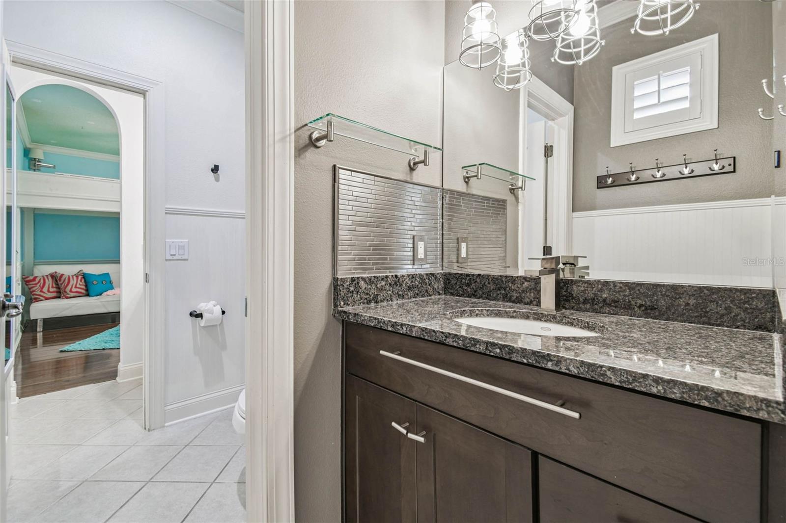 Jack & Jill Bath for Bed 3 & 4