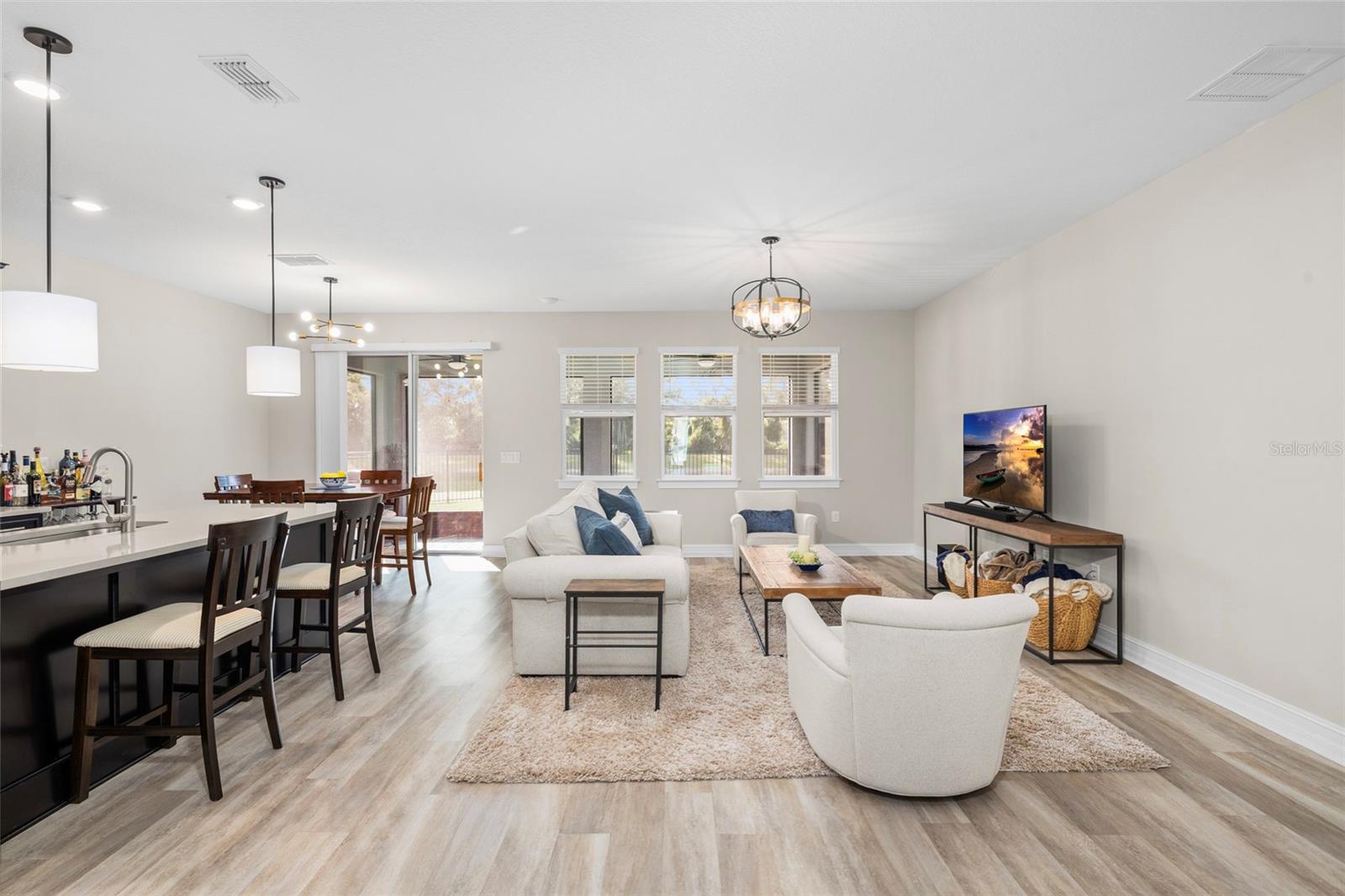 Kitchen | Family room