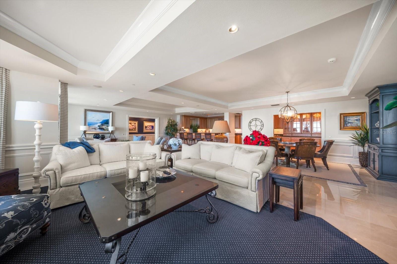 Siting areas are numerous and bathed by natural light that is transformed to set the mood for evening enjoyment.