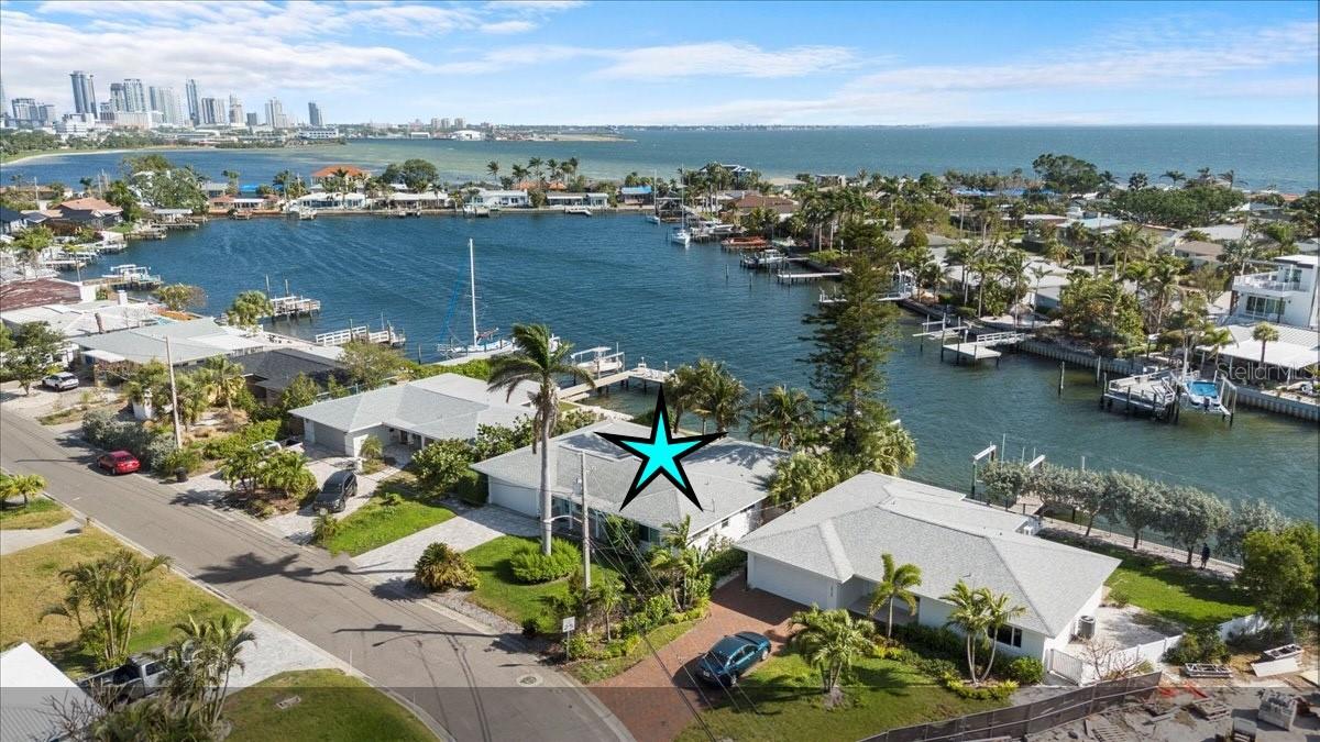 Waterfront Home with views of Downtown St Pete.  Sailboat Water!